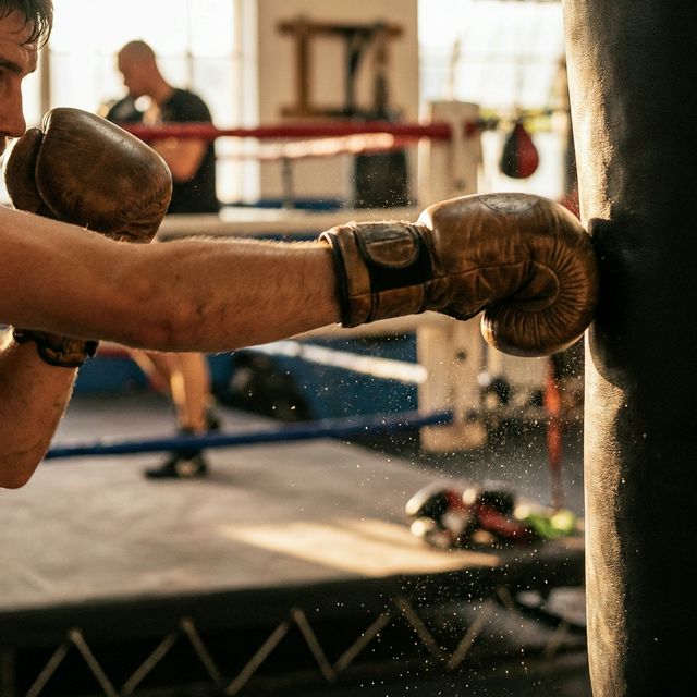 ボクシンググローブの選び方完全ガイド｜8オンス・10オンスの違いとおすすめブランド(Venum/Twins等)